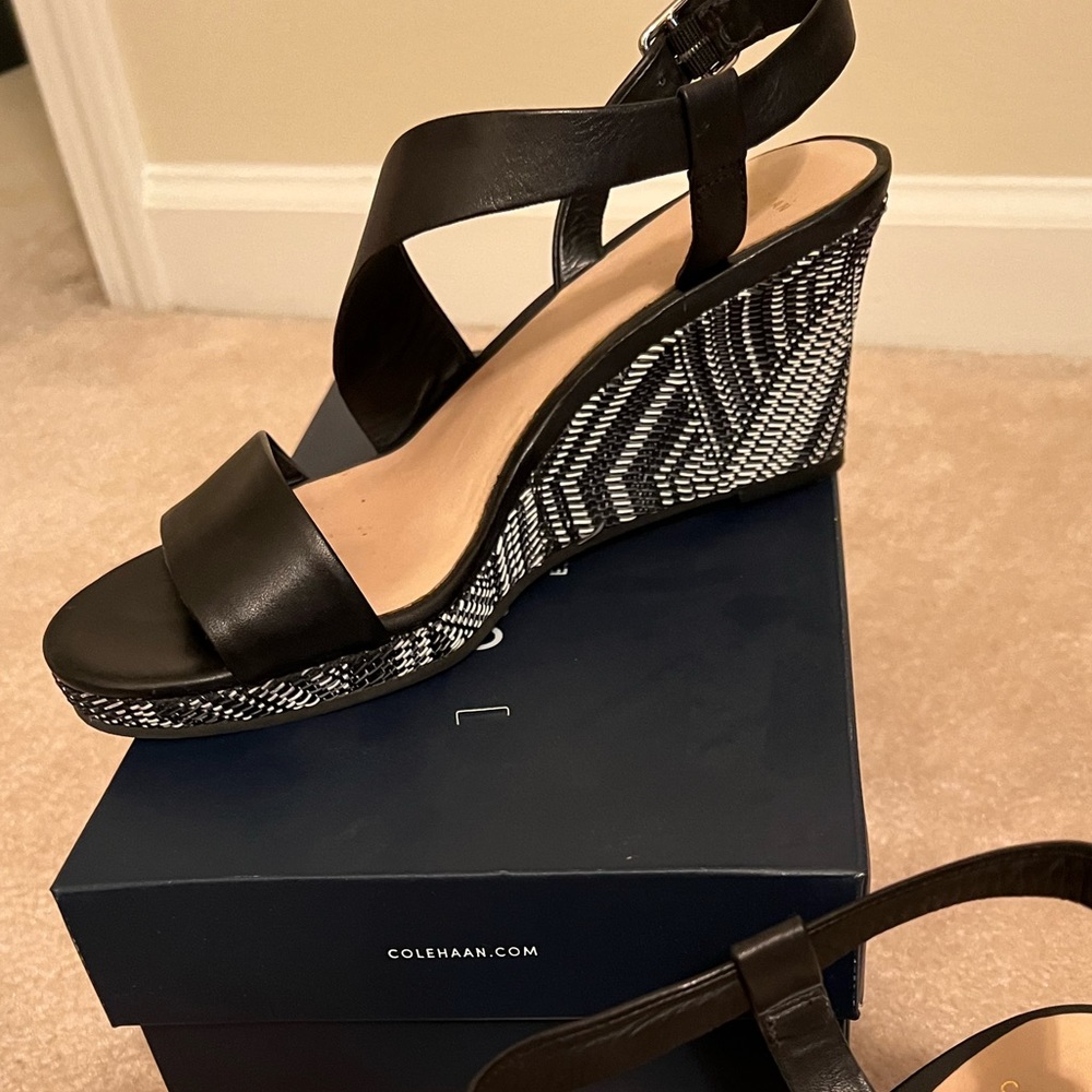 Cole Hann Black and White sandal size 8